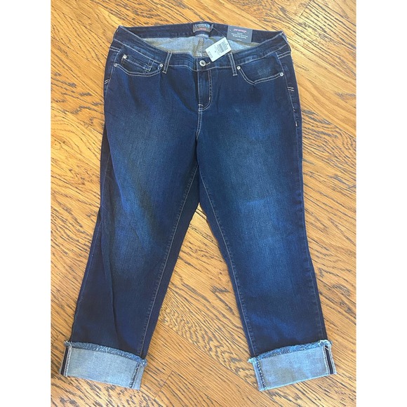 NWT Torrid Vintage Stretch Crop Boyfriend Jeans 18 - Picture 1 of 4